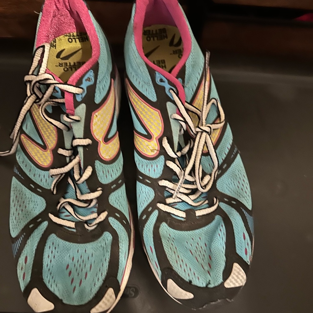 Women’s running shoe